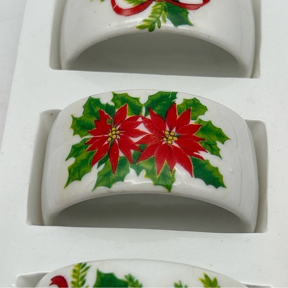 Vintage Set of 4 Handcrafted Porcelain Napkin Rings, Holders Holly & Poinsettias - Picture 8 of 9
